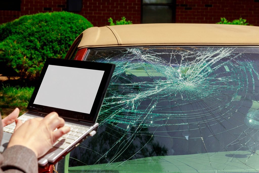 windscreen replacement insurance claims We can help.